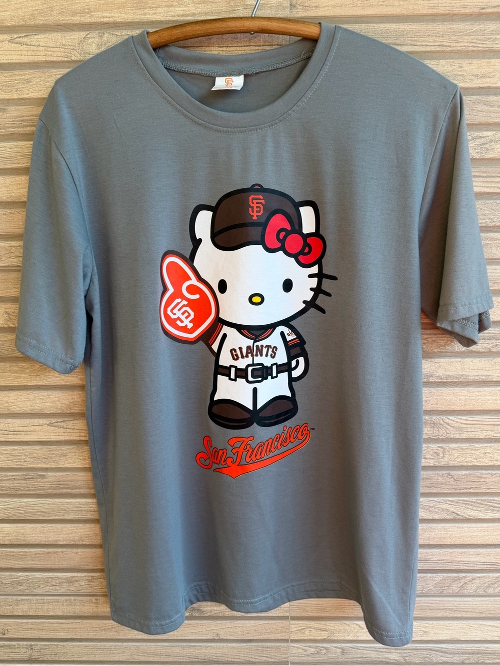 Hello Kitty San Francisco Giants Graphic Gray T-Shirt MLB Sanrio Baseball Medium